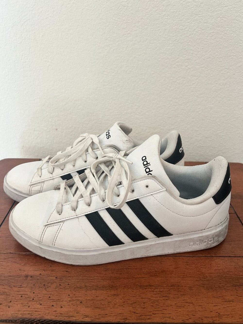 Adidas Men's Grand Court Sneakers White with Black Stripes size 11